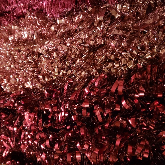 Vintage. Variety of Garlands. Medium shade mauve color is all 1 strand. - Picture 4 of 9